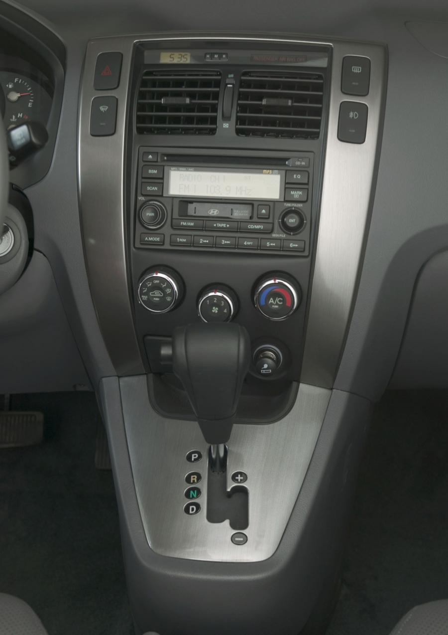  Hyundai Tucson 2004 года  (фото 34 из 74)